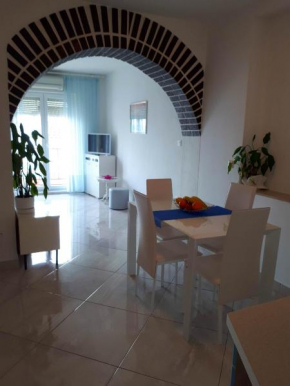 Гостиница Apartments Ema  Цриквеница